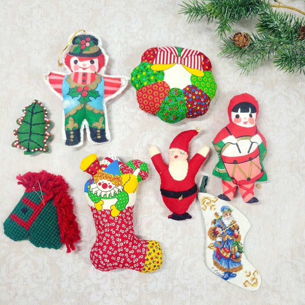 Lot Of Vintage Plush And Stuffed Calico And Felt Ornaments Stocking Wreath